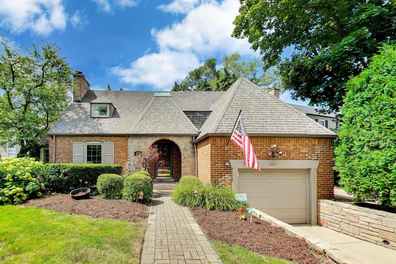 220 Northwood Rd., Riverside, IL 60546