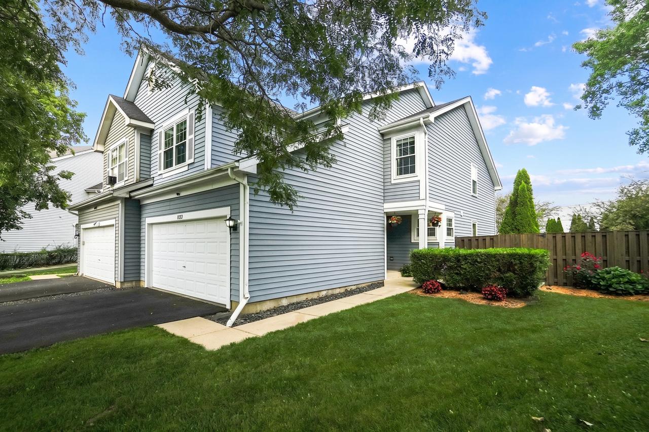 1723 Leeds Ct. #1, Mundelein, IL 60060