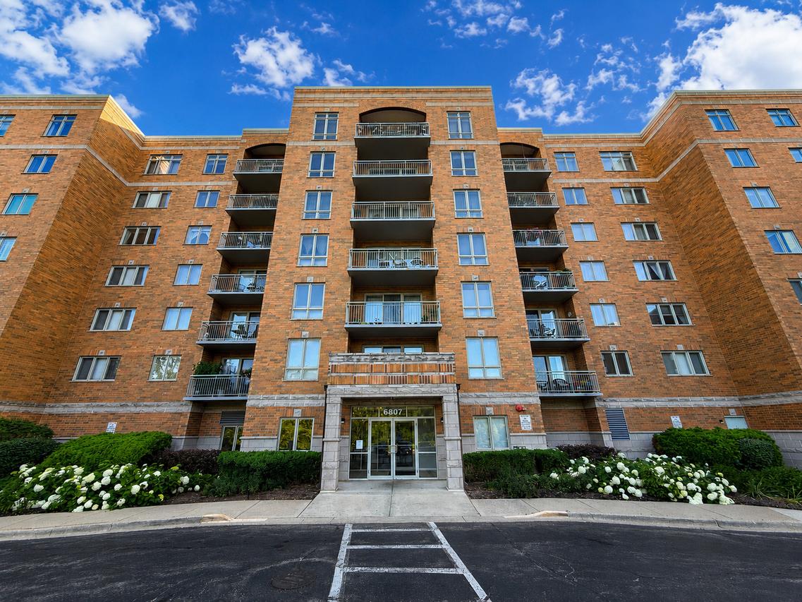 6807 N Milwaukee Ave. #103, Niles, IL 60714