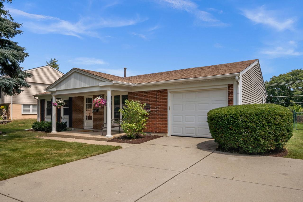 1217 Nippert Dr., Streamwood, IL 60107