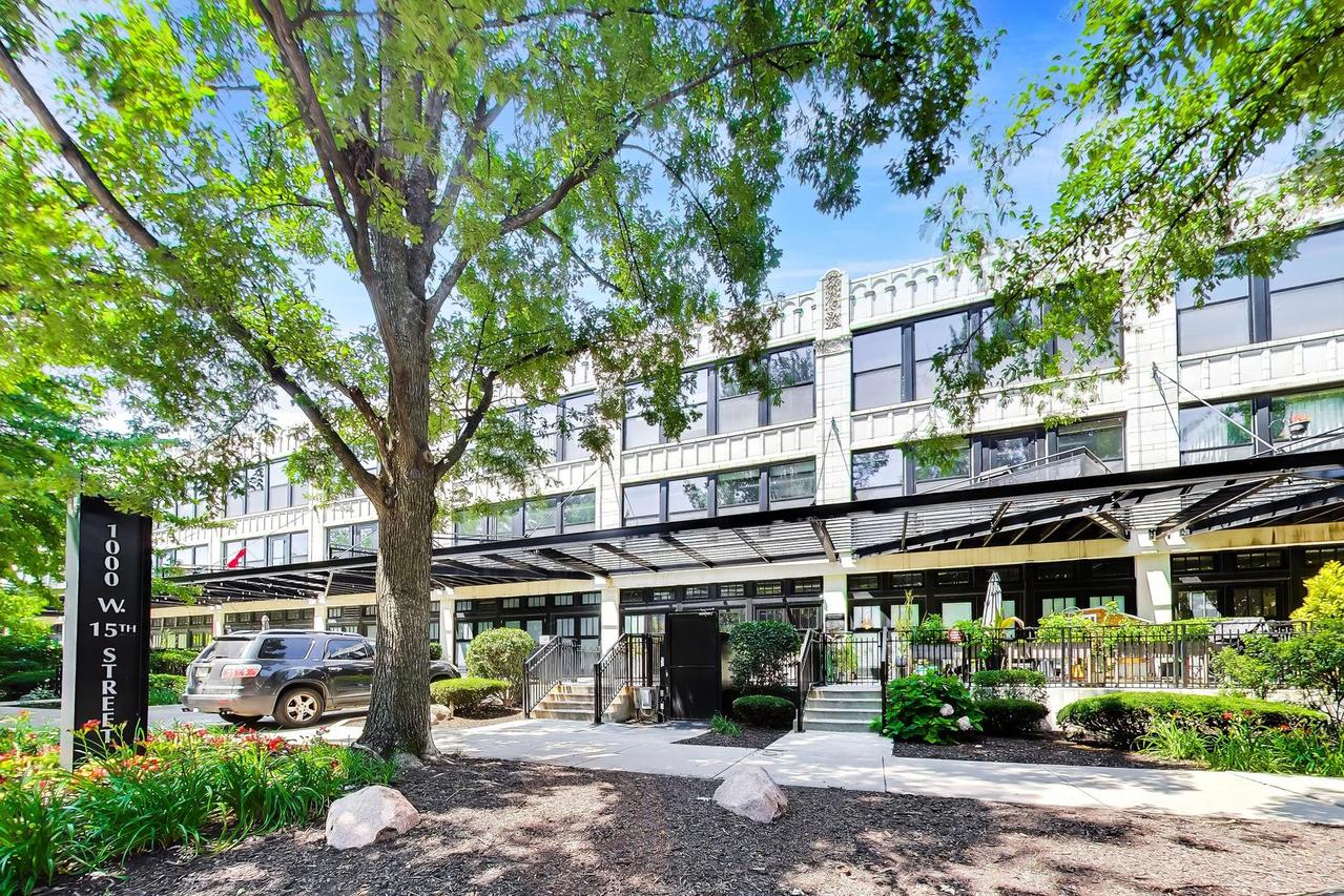 1000 W 15th St. #324, Chicago, IL 60608