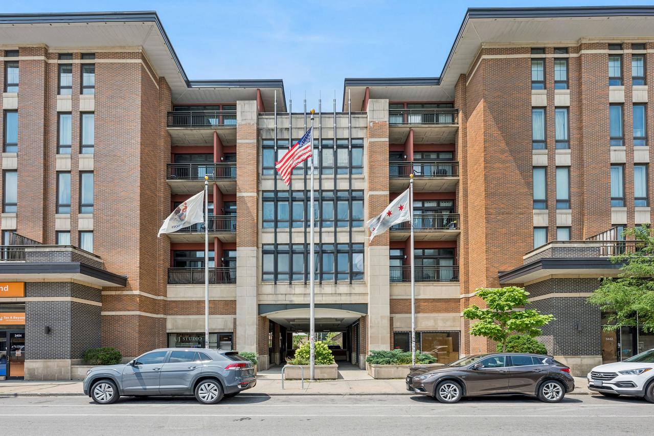 3450 S Halsted St. #202, Chicago, IL 60608