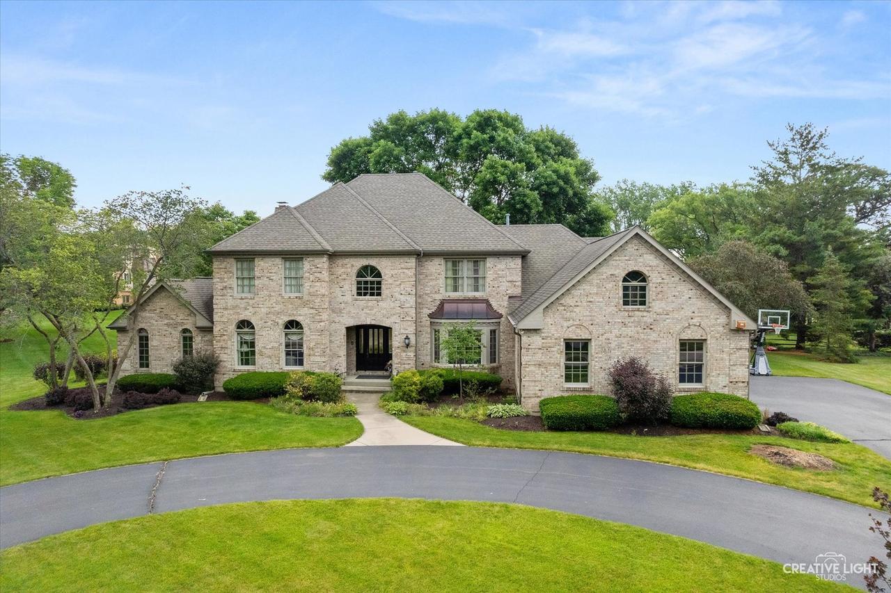 2 Buckingham Dr., Sugar Grove, IL 60554