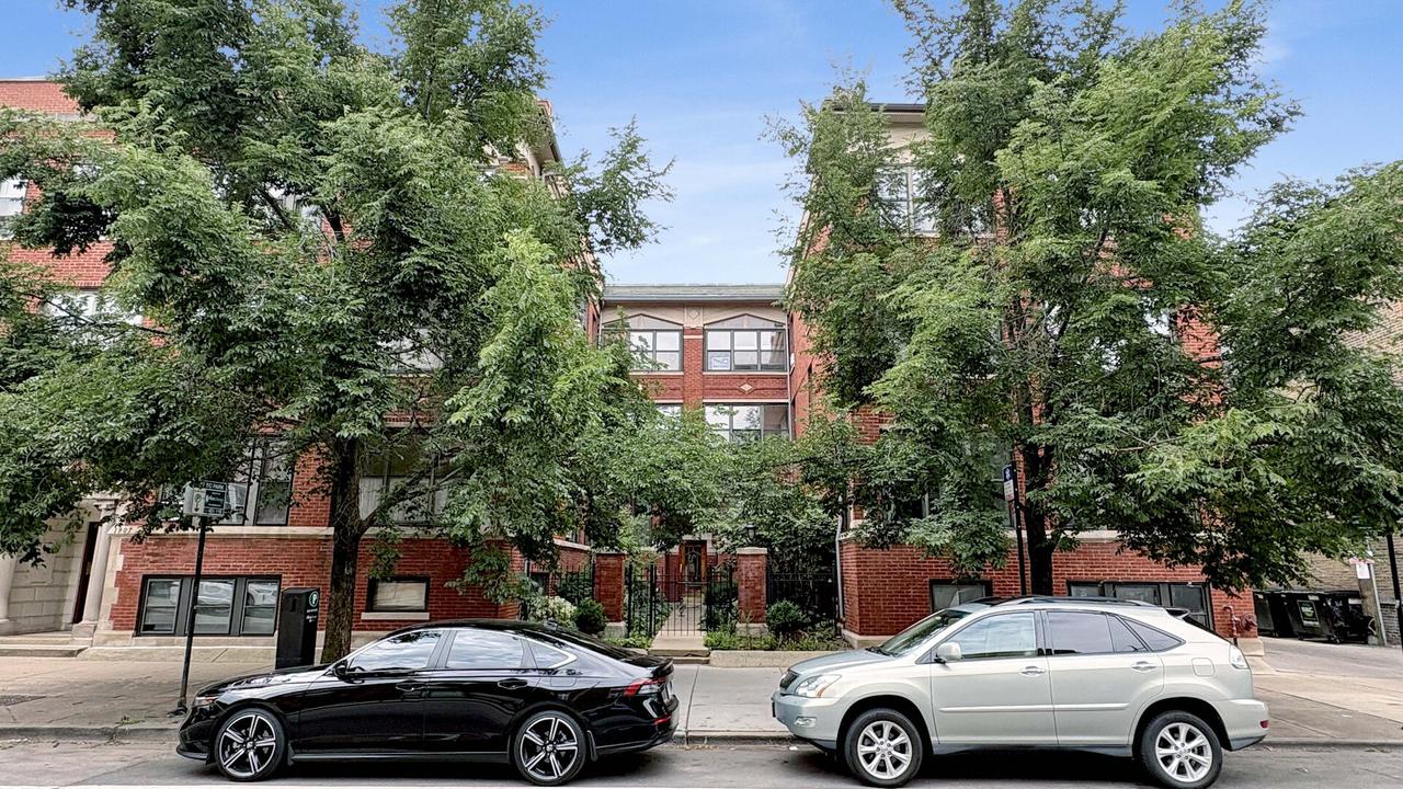 1915 W Montrose Ave. #2, Chicago, IL 60613