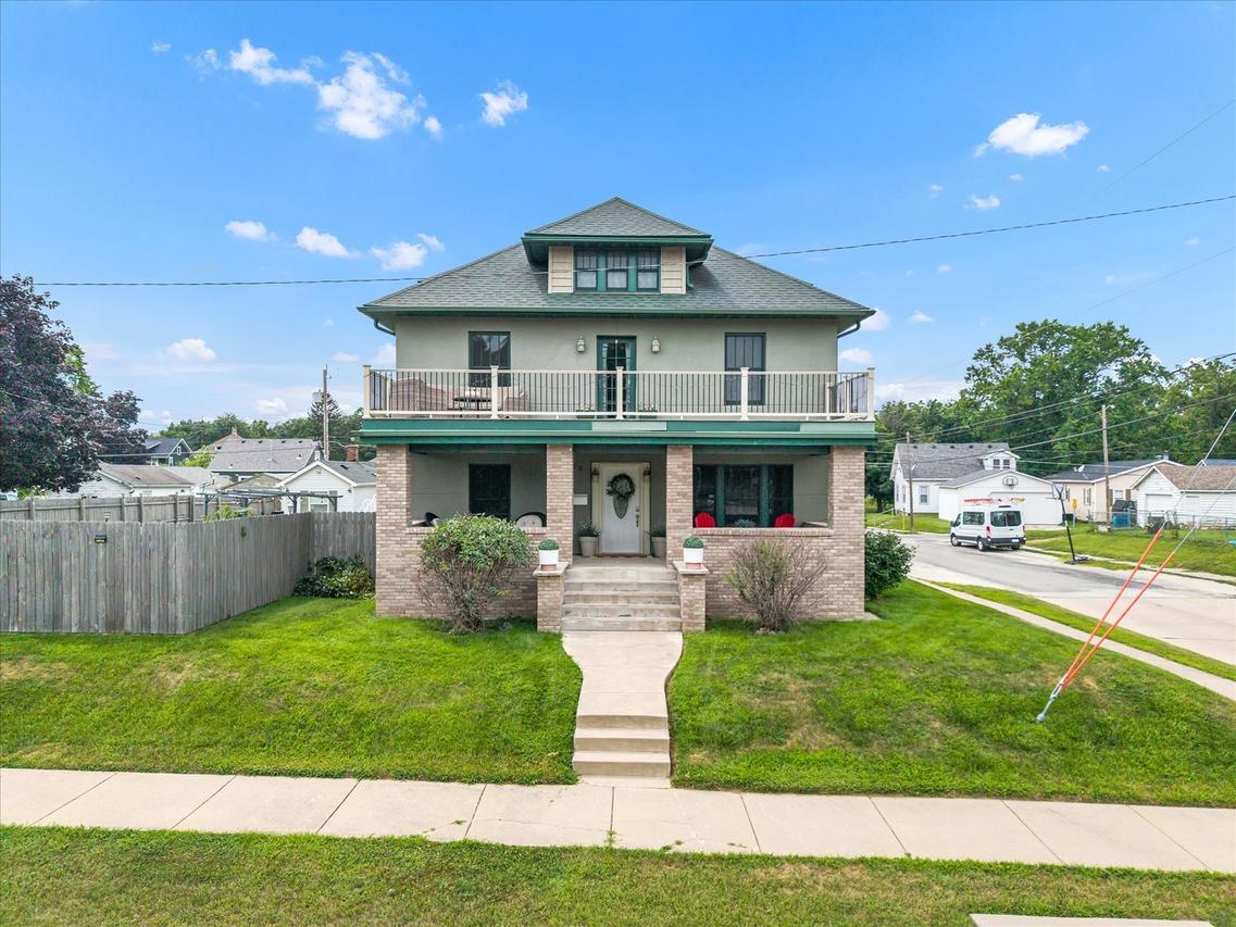 302 9th St., Silvis, IL 61282