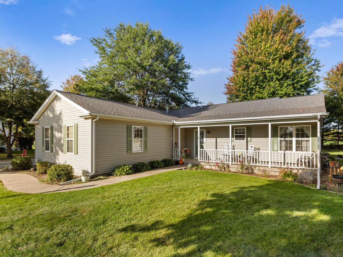 7 Sand Lake Ct., Monticello, IL 61856
