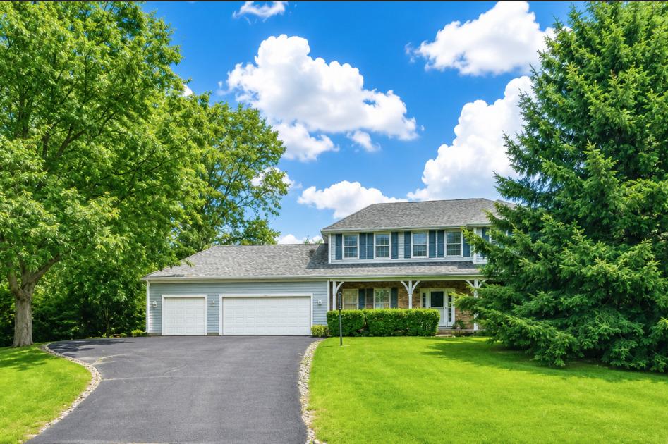 2120 Kenton Ln., Libertyville, IL 60048