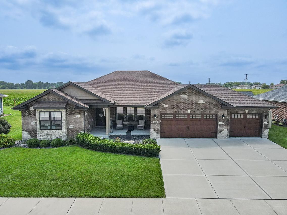 646 S Poplar Cir., Manteno, IL 60950