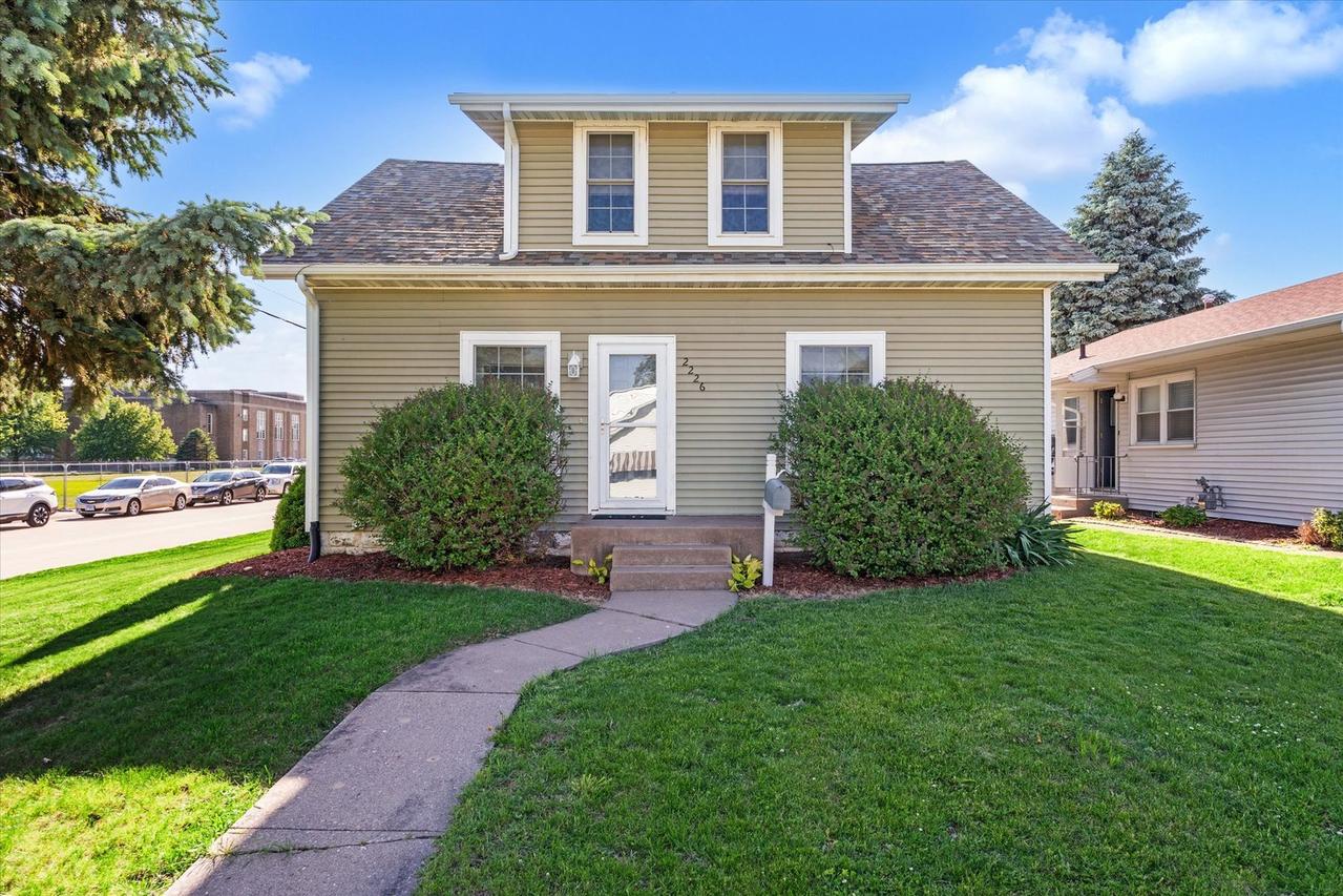 2226 15 1/2 St., Rock Island, IL 61201