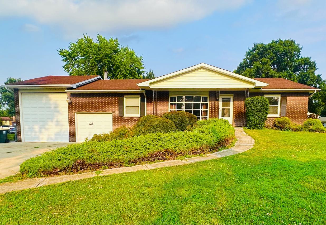 128 Laurie Ln., Oswego, IL 60543