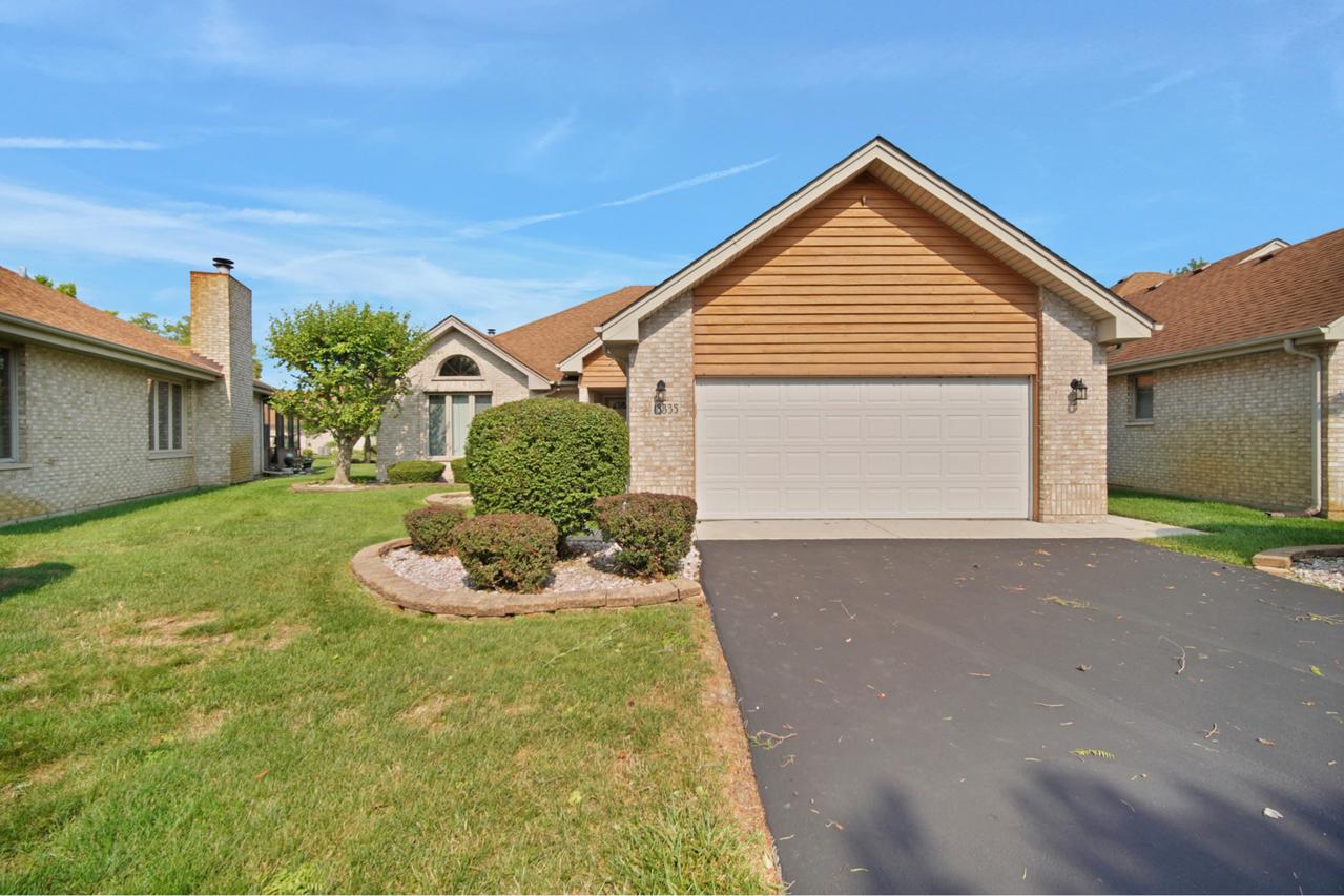 18335 Pine Wood Ln., Tinley Park, IL 60477