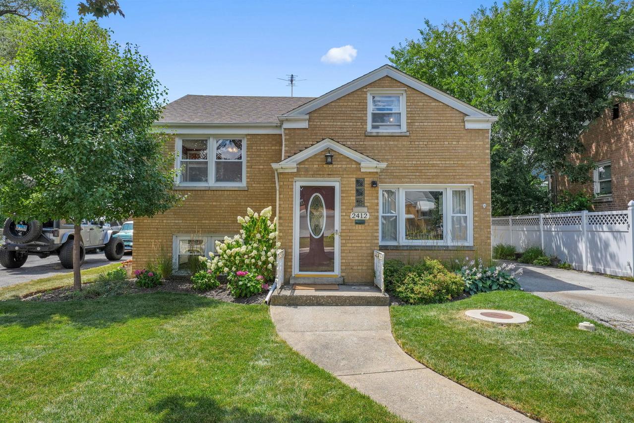 2412 S 23rd Ave., Broadview, IL 60155