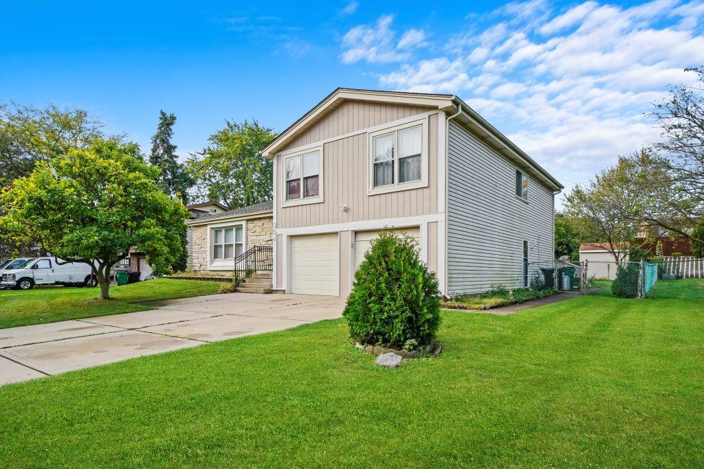 304 Sutherland Ln., Bloomingdale, IL 60108