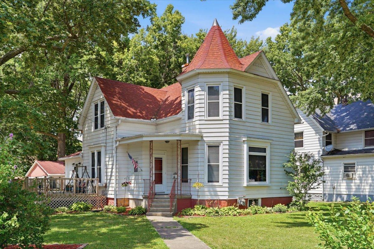 1201 2nd Ave., Sterling, IL 61081