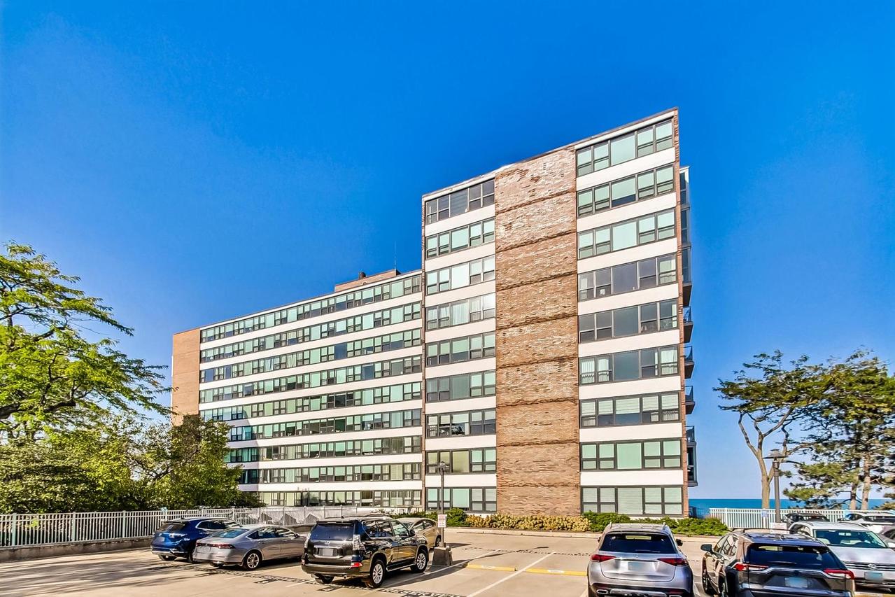1616 Sheridan Rd. #6D, Wilmette, IL 60091