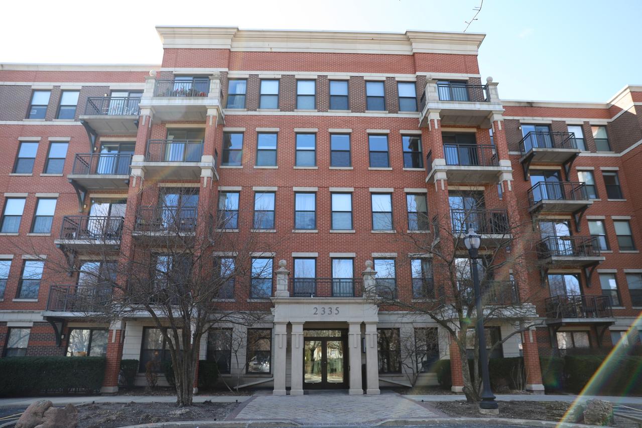 2335 W Belle Plaine Ave. #407, Chicago, IL 60618