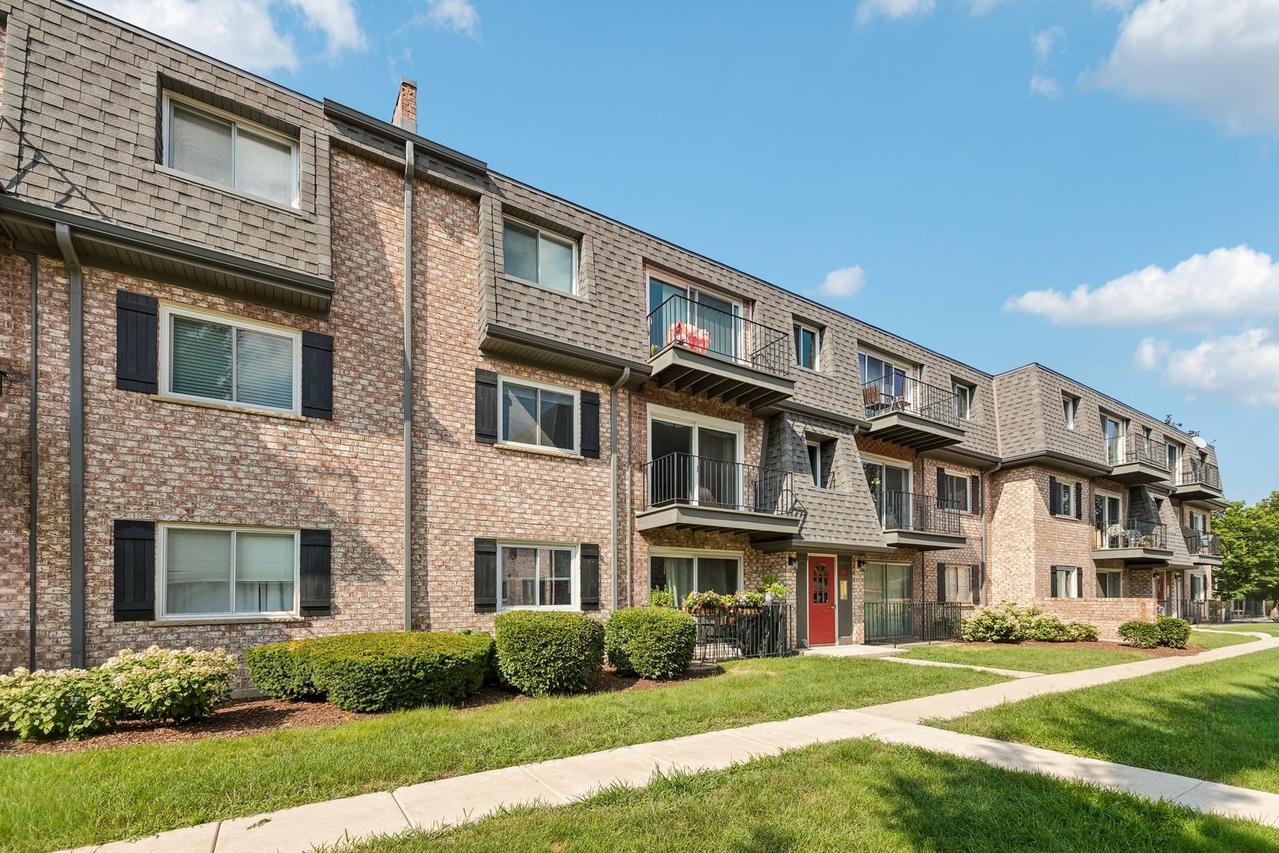 876 S Plum Grove Rd. #208, Palatine, IL 60067