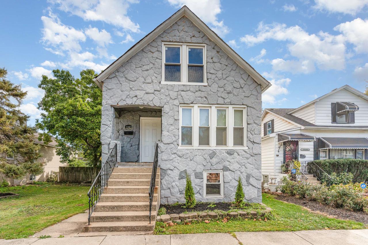 12413 S Carpenter St., Calumet Park, IL 60827