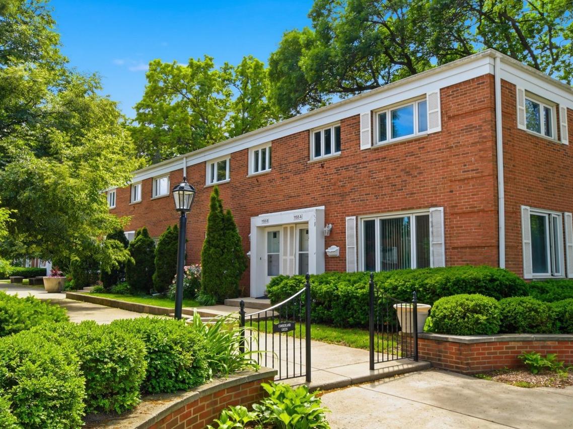 1155 Peterson Ave. #B, Park Ridge, IL 60068