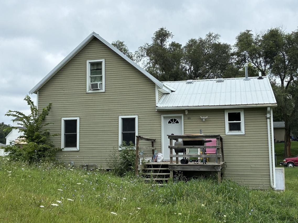 101 5th St., Sherrard, IL 61281