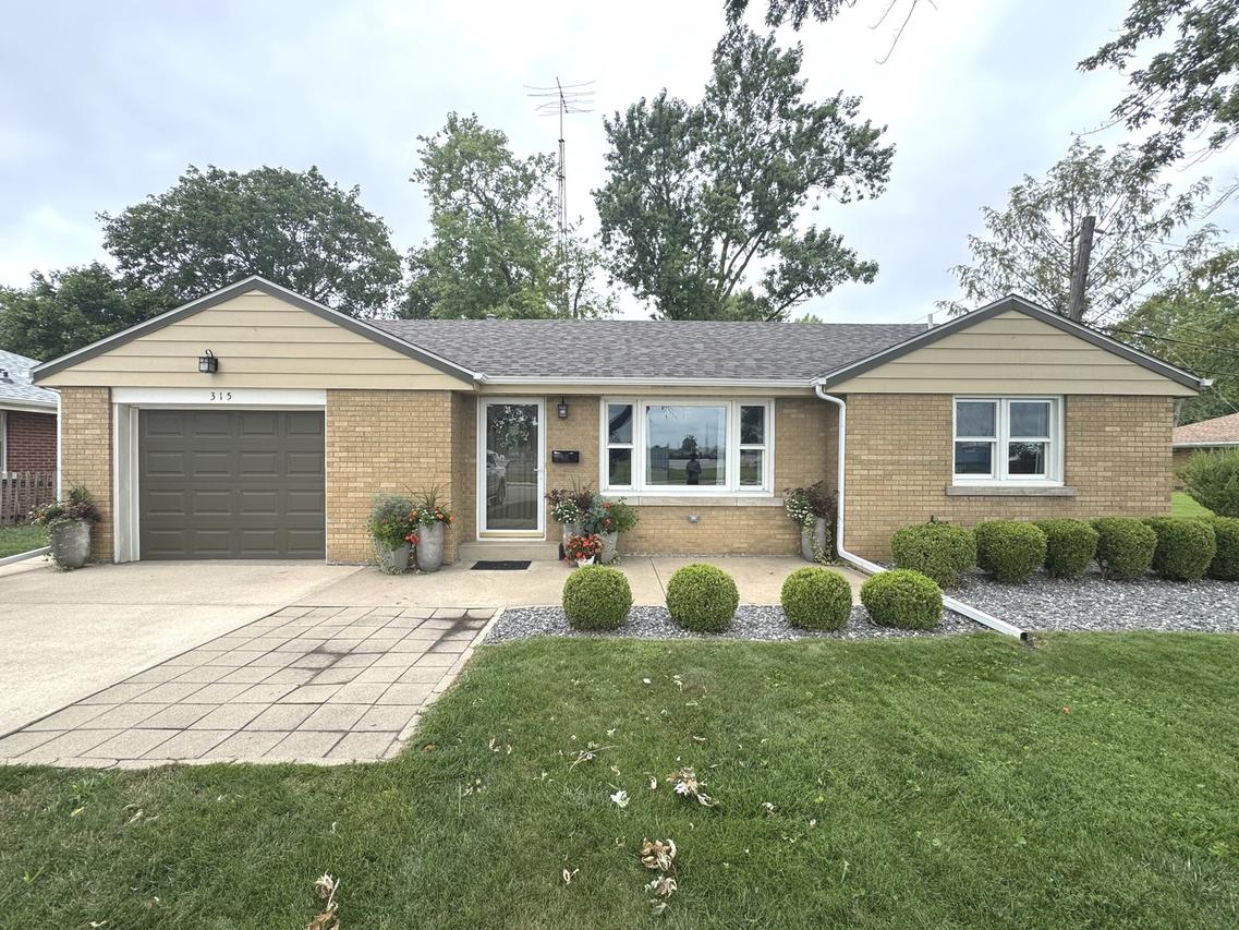 315 W Brookmont Blvd., Bradley, IL 60915