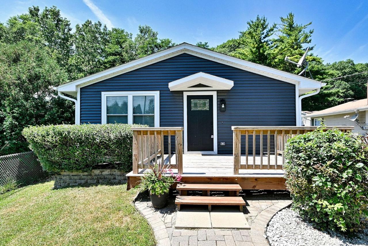 42 S Hickory Ave., Fox Lake, IL 60020