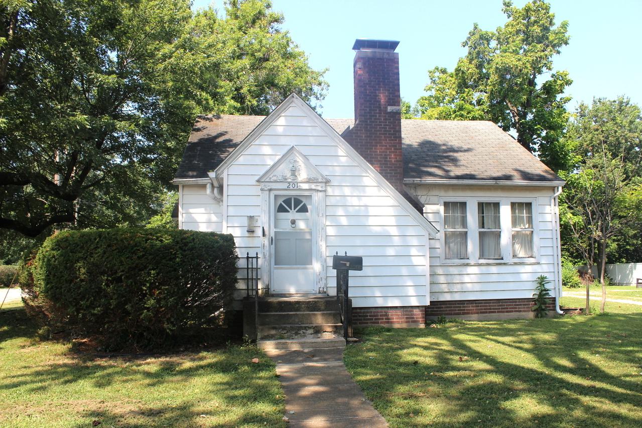 201 N College St., Salem, IL 62881