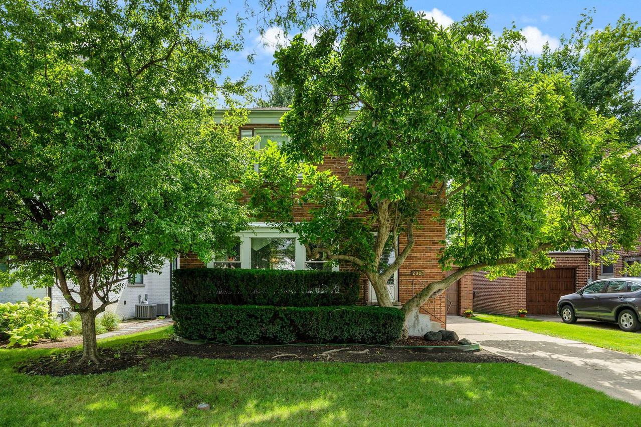 2907 W Bryn Mawr Ave., Chicago, IL 60659