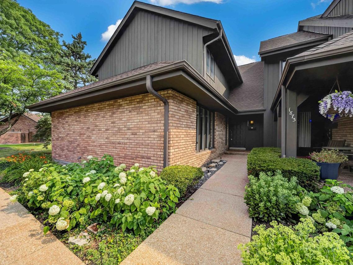 1871 Mission Hills Ln., Northbrook, IL 60062