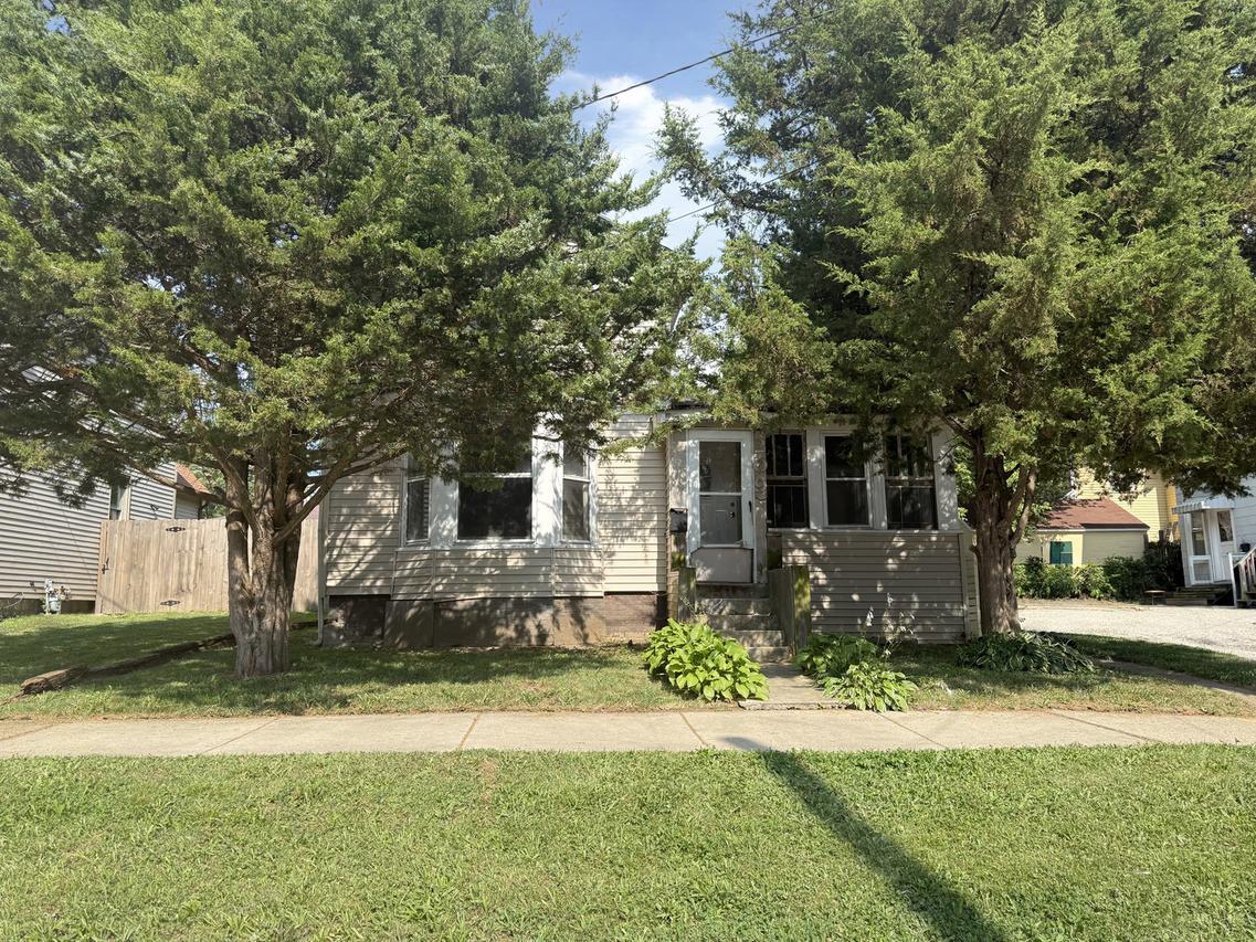 209 Sherman Pl., Waukegan, IL 60085