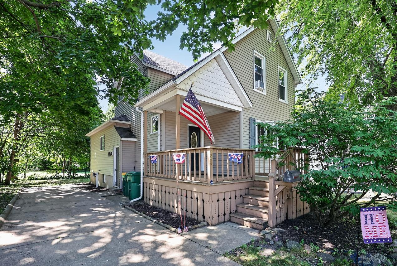 224 Charles St., Sycamore, IL 60178