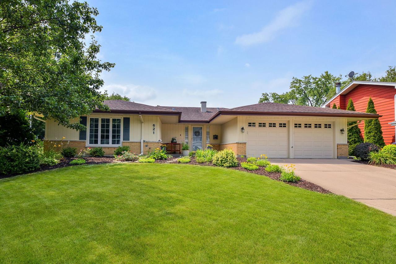21W621 Buckingham Rd., Glen Ellyn, IL 60137