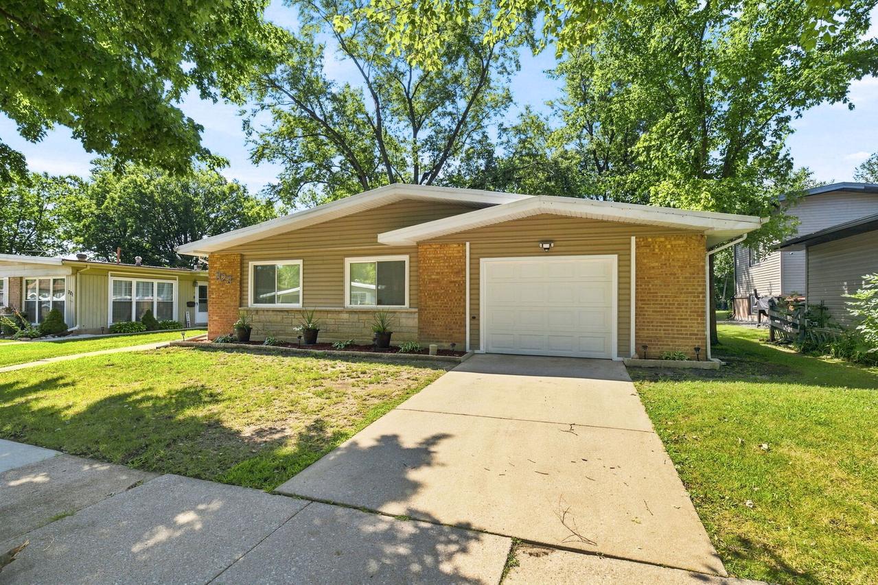 323 Shawnee St., Park Forest, IL 60466
