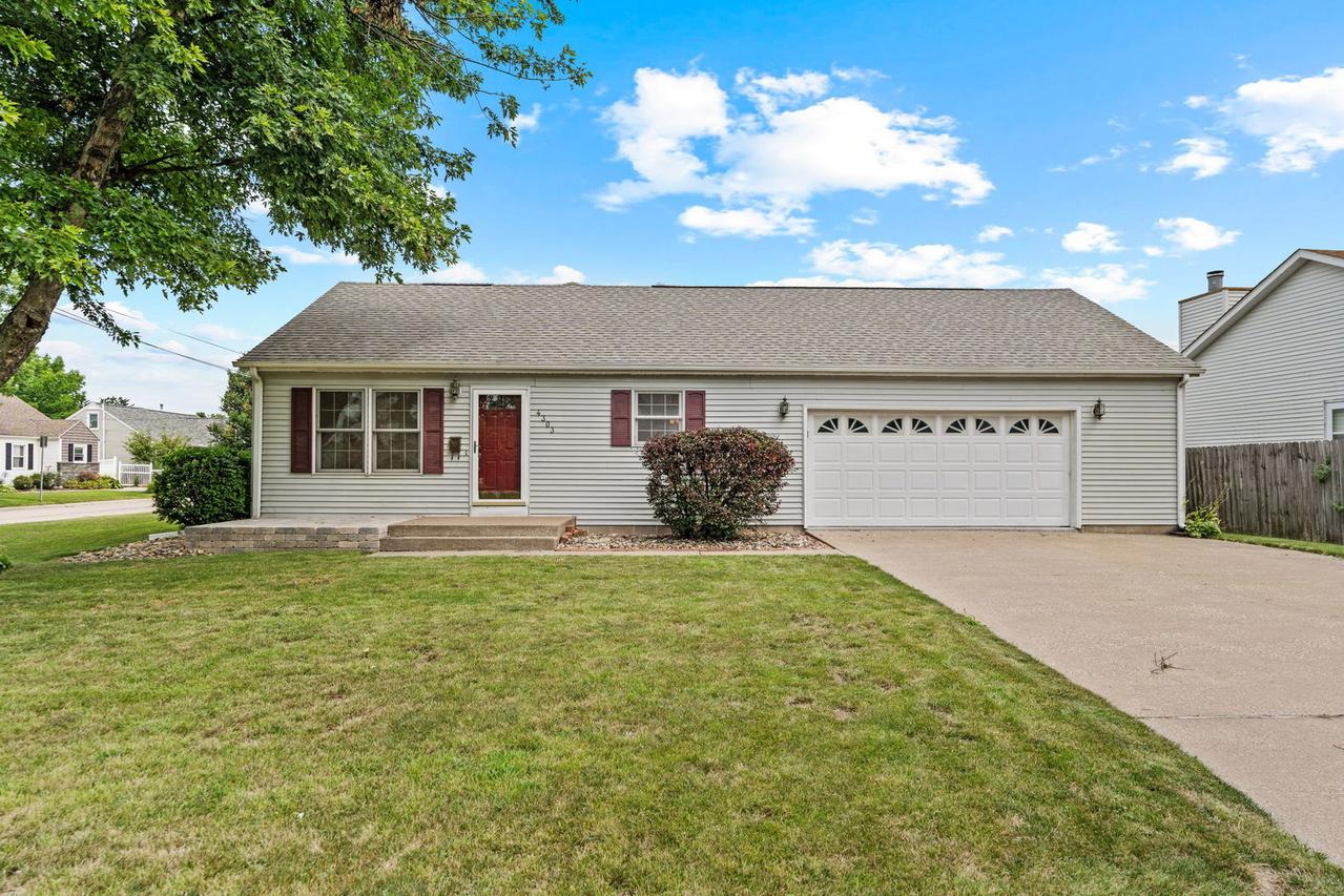 4303 27th Ave Ct., Moline, IL 61265