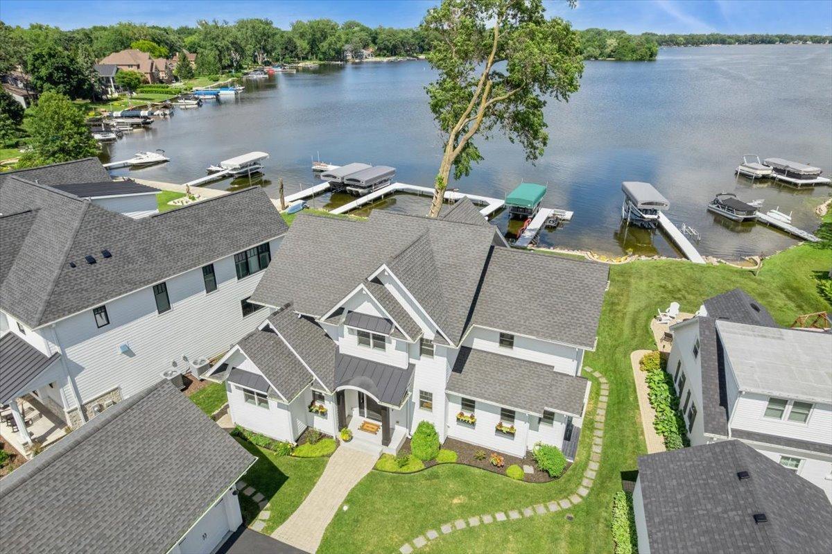 225 Edgewater Dr., Crystal Lake, IL 60014