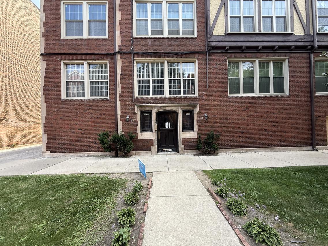 7015 S Paxton Ave. #101, Chicago, IL 60649