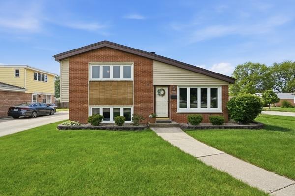 6933 176th St., Tinley Park, IL 60477