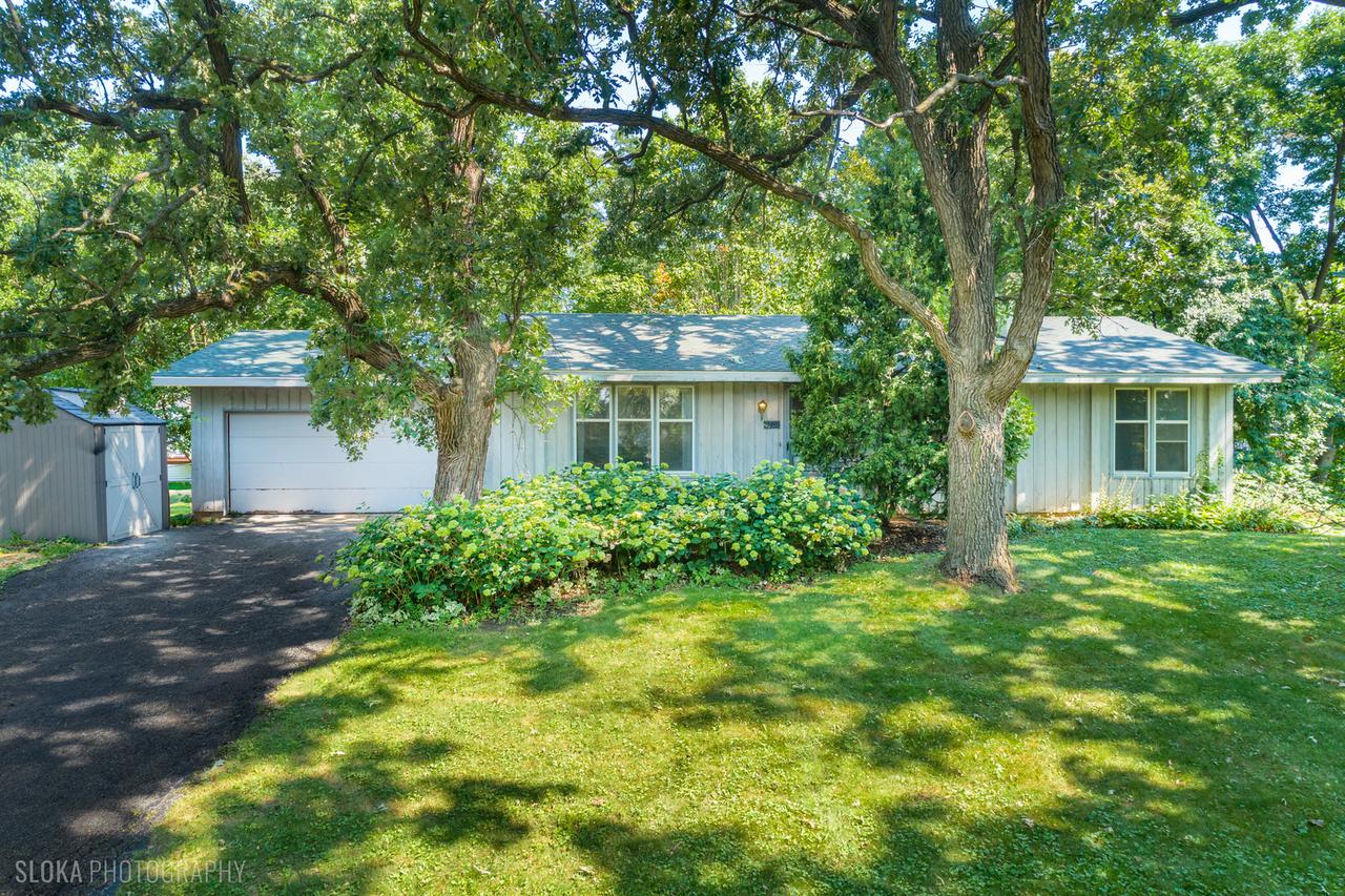6914 Meadow Dr., Crystal Lake, IL 60012