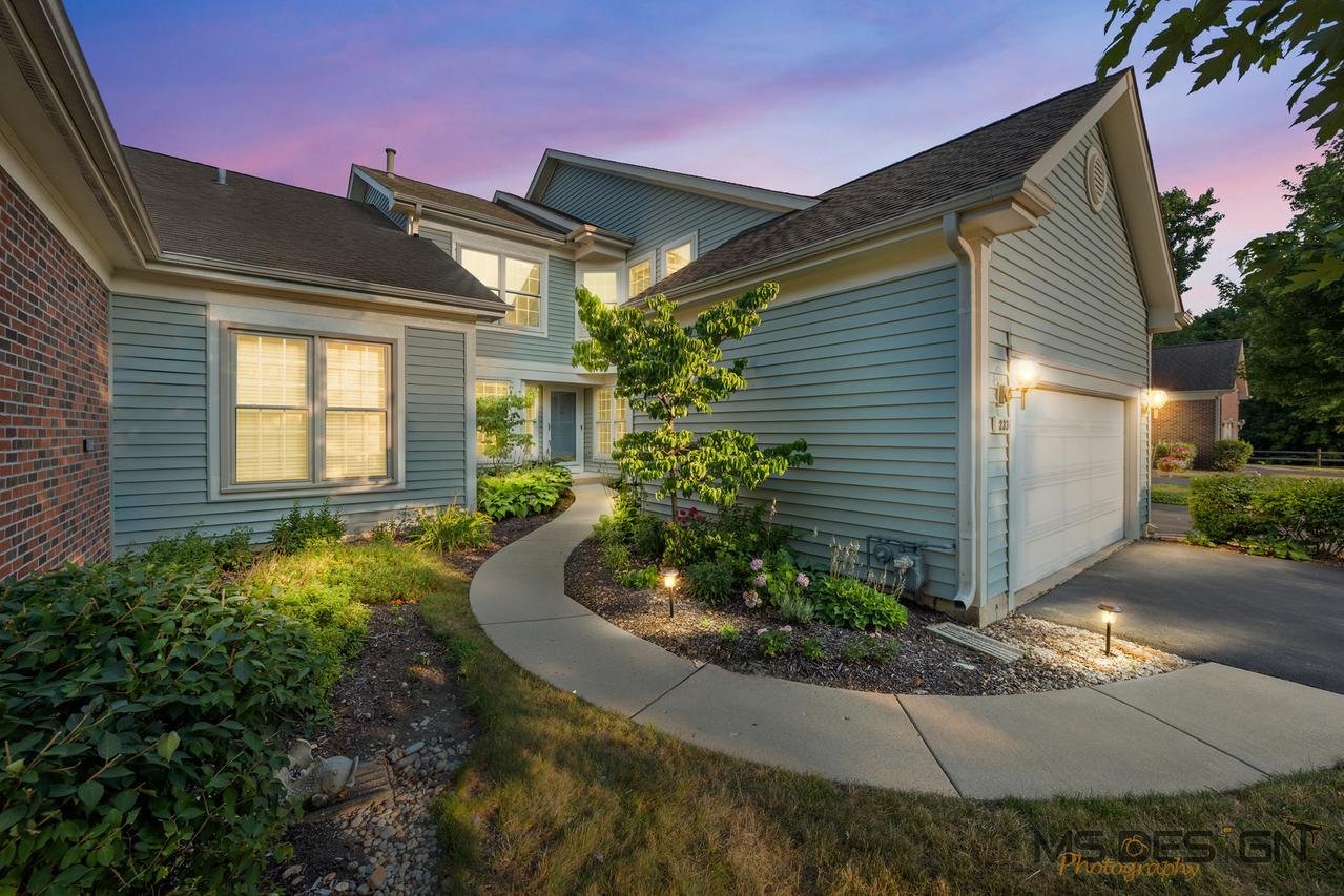 233 Parktrail Ct. #52-2, Schaumburg, IL 60173