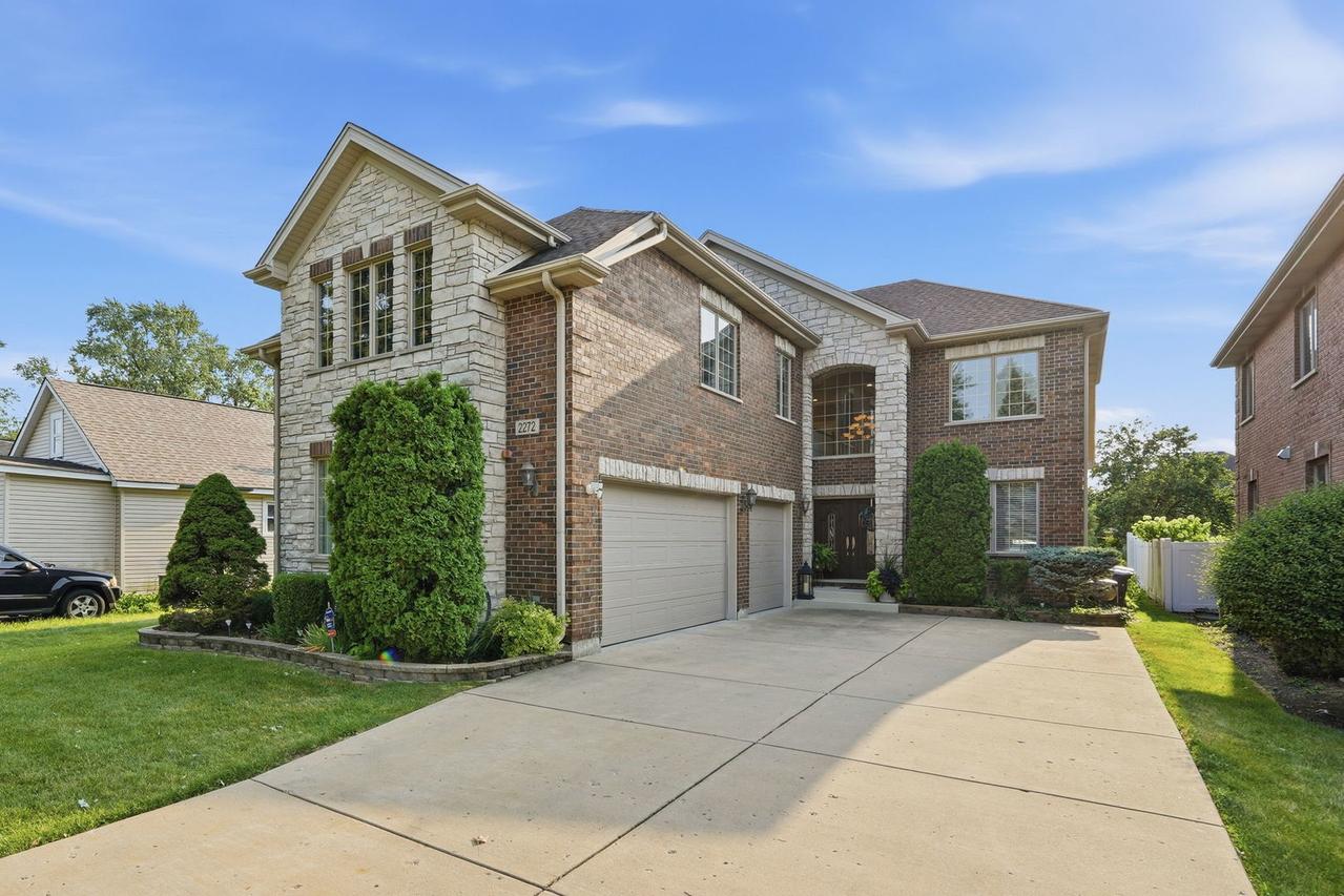 2272 Eastview Dr., Des Plaines, IL 60016