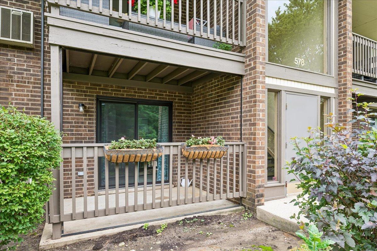 578 Somerset Ln. #1, Crystal Lake, IL 60014