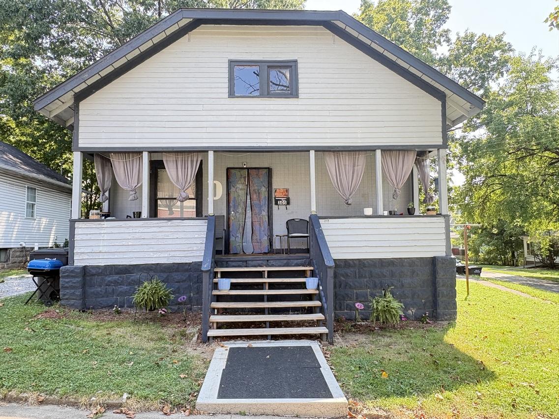 305 S Beveridge St., Carbondale, IL 62901