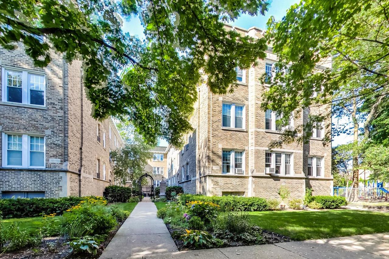 719 Reba Pl. #2N, Evanston, IL 60202