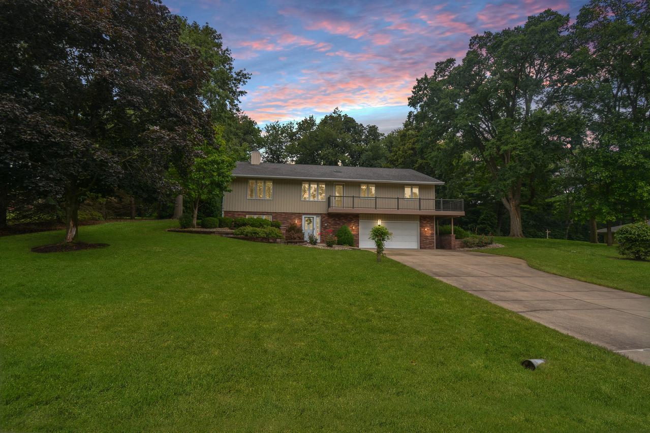 19290 Inverness Ct., Bloomington, IL 61705