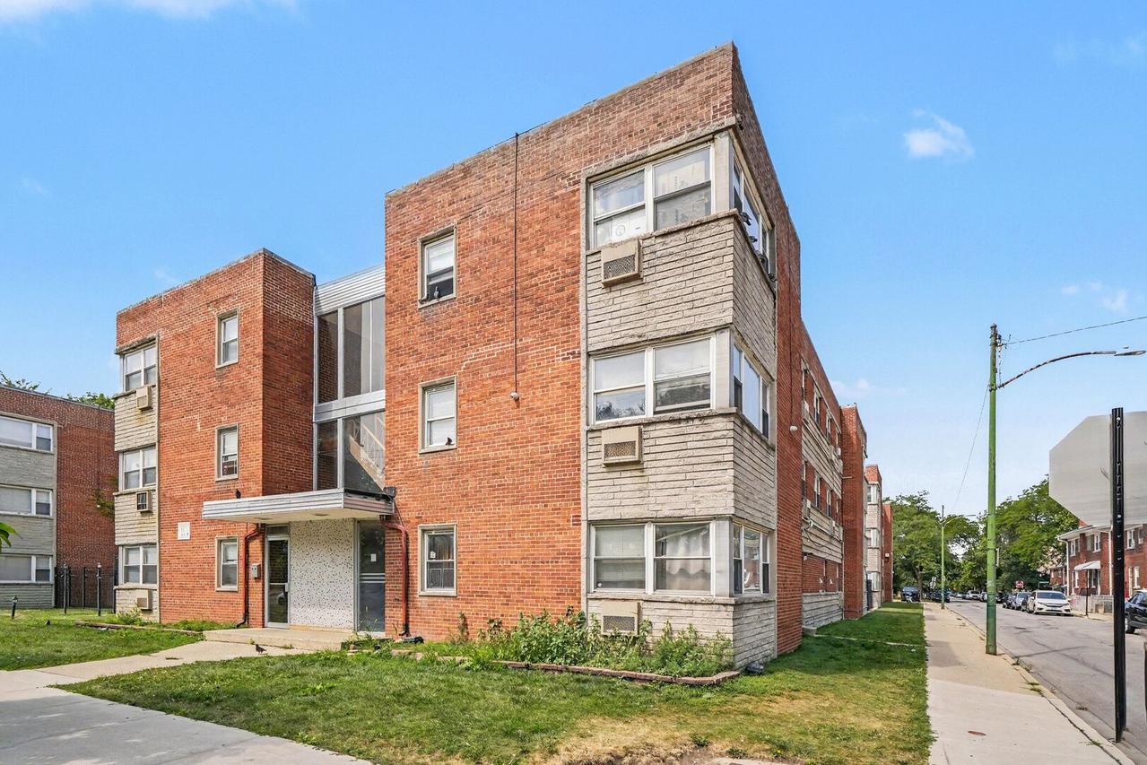2401 W Balmoral Ave. #1C, Chicago, IL 60625