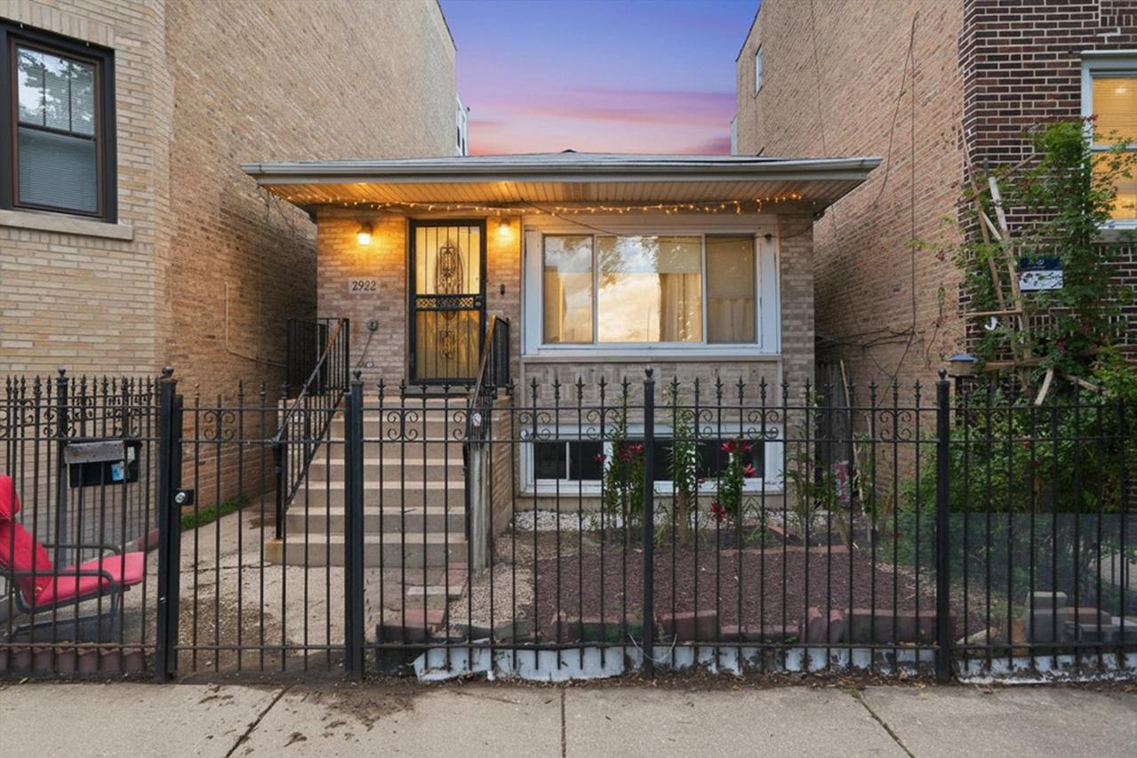 2922 W Nelson St., Chicago, IL 60618