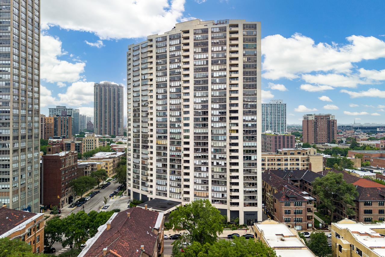 3930 N Pine Grove Ave. #1710, Chicago, IL 60613