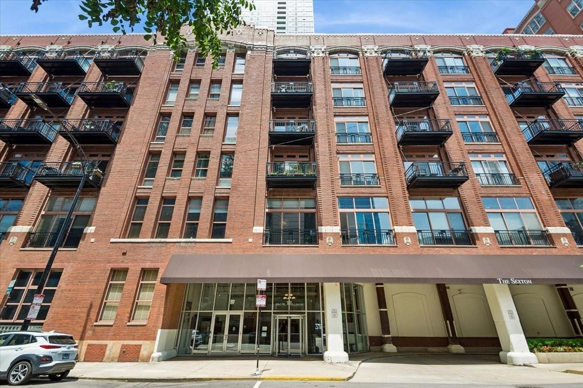 360 W Illinois St. #1F, Chicago, IL 60654