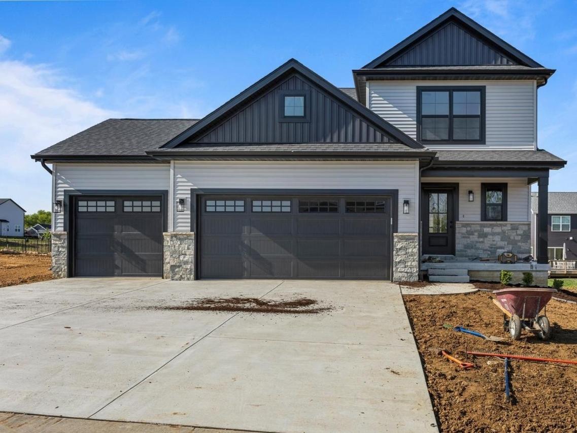 709 Wheatley Dr., Mahomet, IL 61853