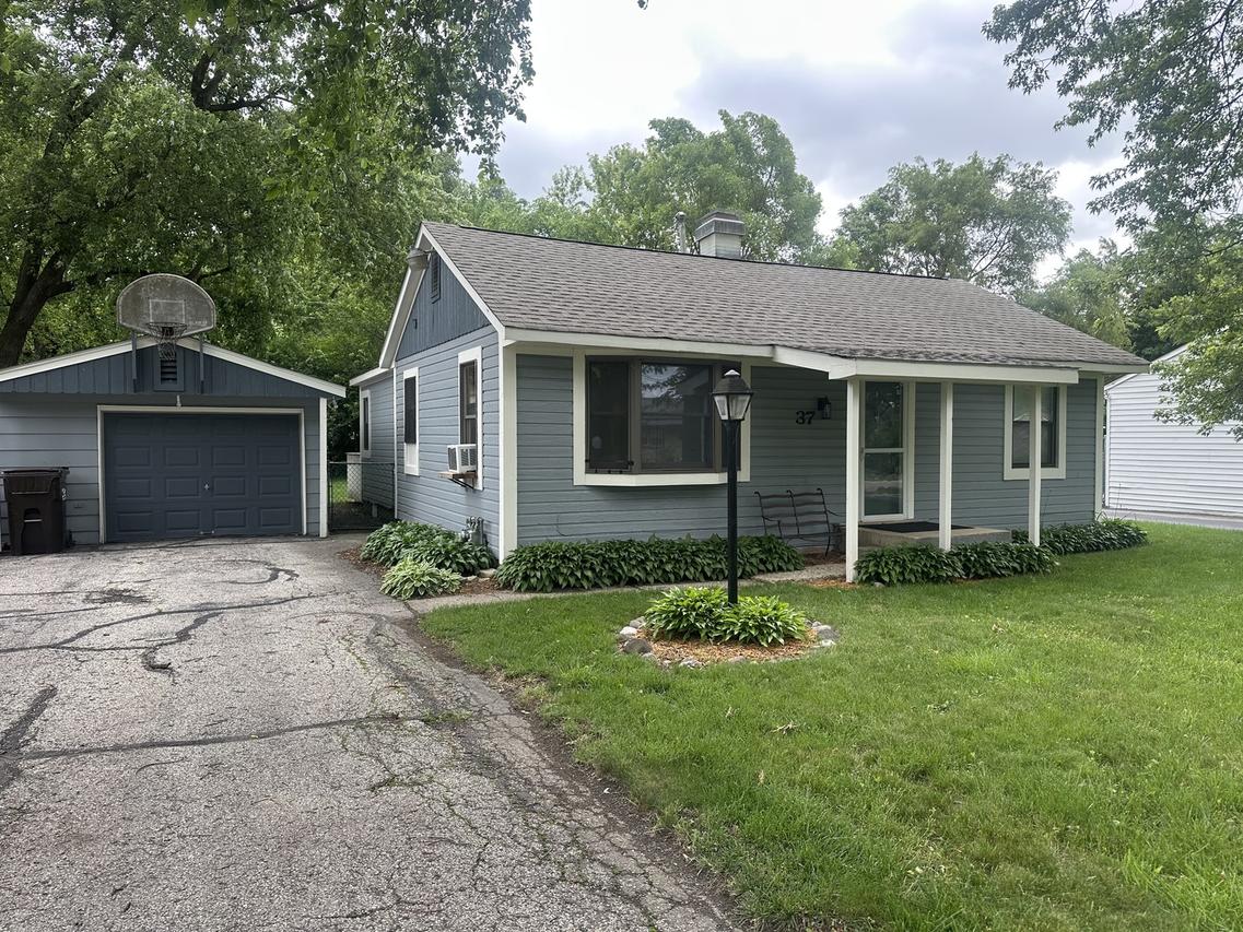 37 S Heather Dr., Crystal Lake, IL 60014